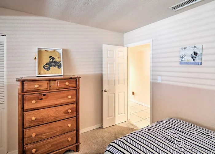 Canalfront Family W/ Private 50-foot Dock! Holiday home *
