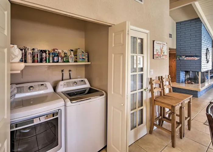 Canalfront Family W/ Private 50-foot Dock! Holiday home